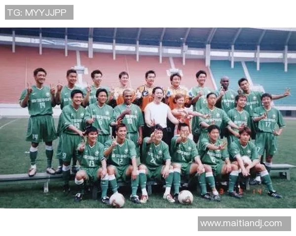 哈佛篮球明星的崛起与挑战：从校园到职业赛场的奋斗历程